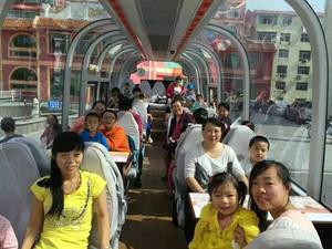 实验小学组织的六一快乐出游！爱在一起！